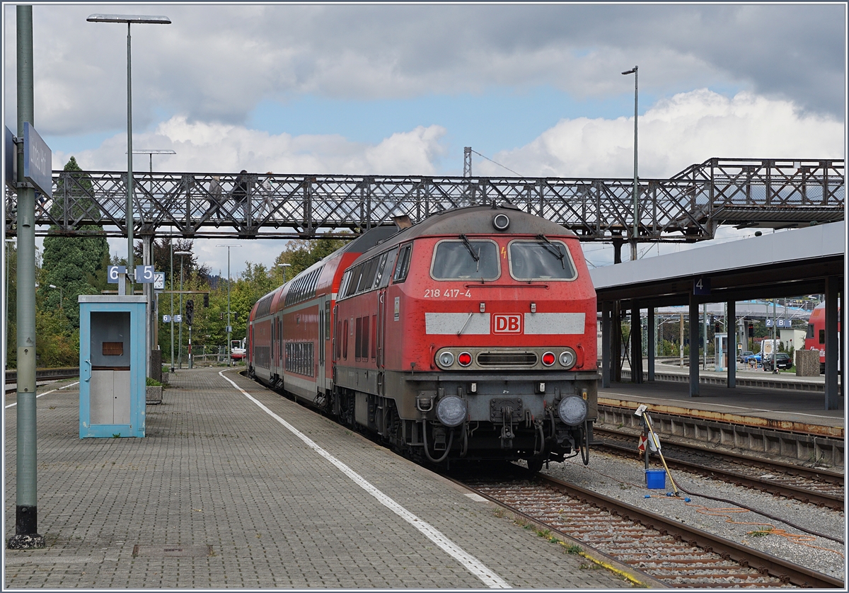 Die DB 218 417-4 verlässt mit ihrem IRE nach Laupheim West den Bahnhof von Lindau.
24. Sept. 2018