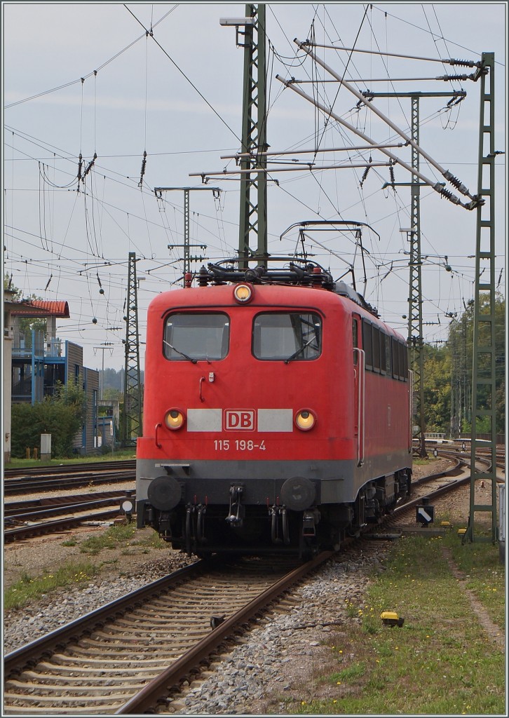 Die DB E 115 198-4 in Singen.
11. Sept. 2015