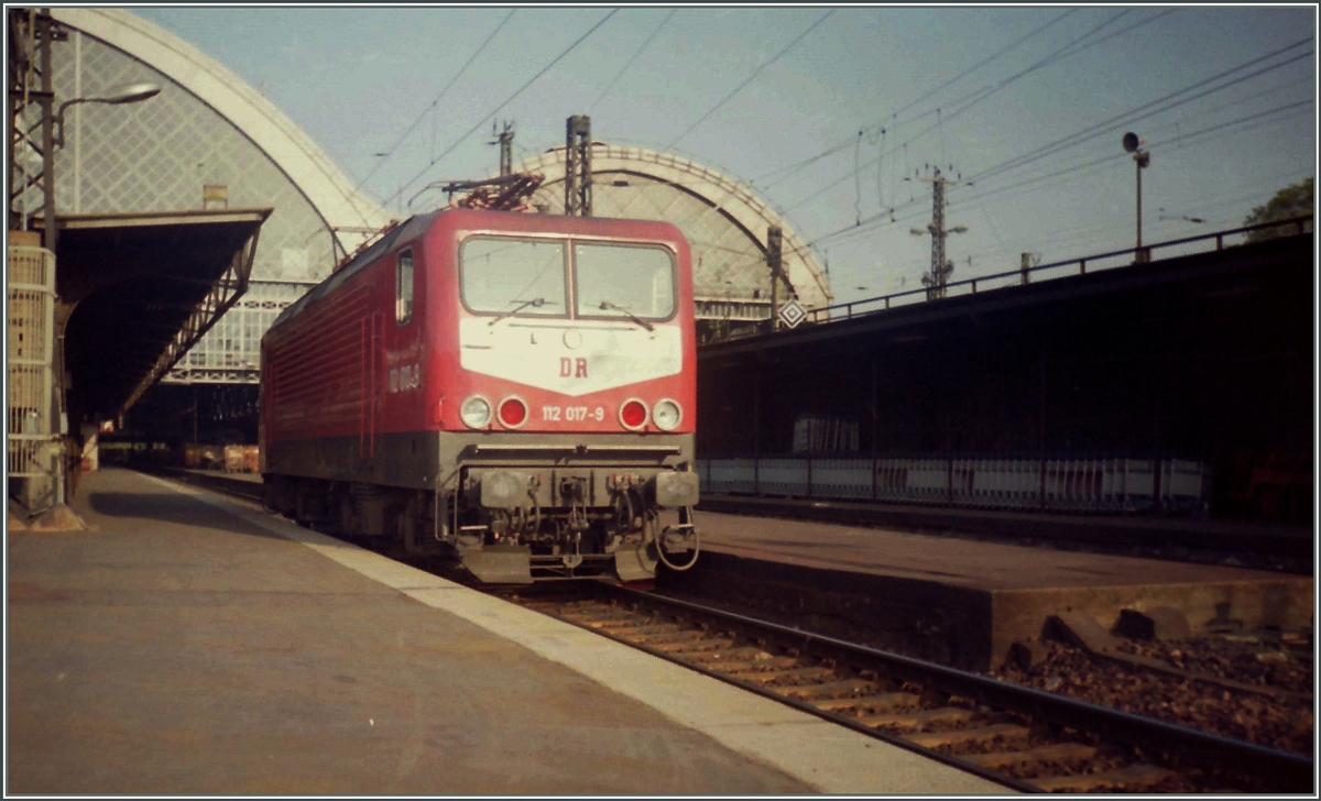 Die DR 112 017-9 in Dresden.
Scan/19. Mai 1992
 
