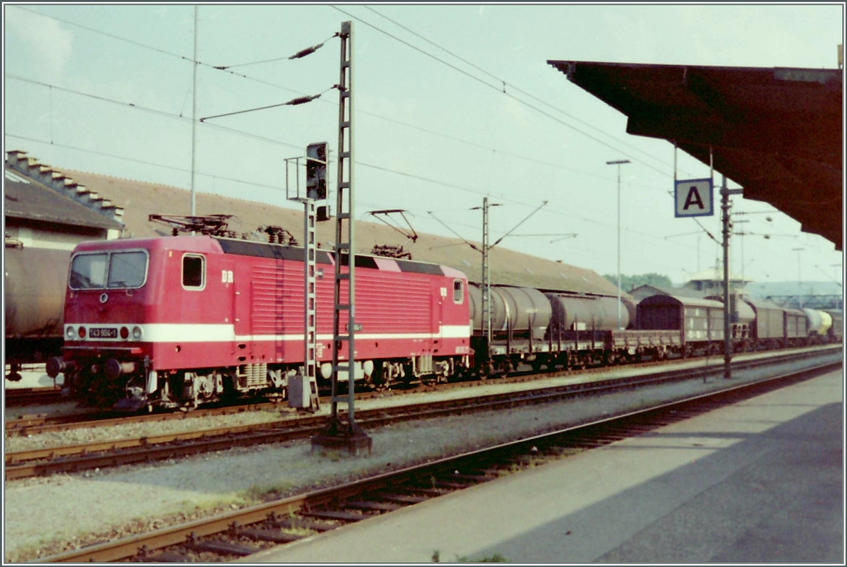 Die DR 143 904-1 in Kostanz. 
(Gescanntes Bild) 
Sommer 1992