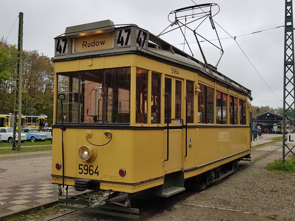 Die ehemalige Hawa aus Berlin mit der Nr. 5964 vom Baujahr 1924 im Hannoverschem Straßenbahn-Museum.