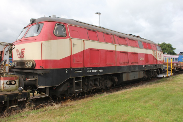 Die EVB 420 01 steht Kaputt am 18.08.2014  in Bremervörde Abgestellt.