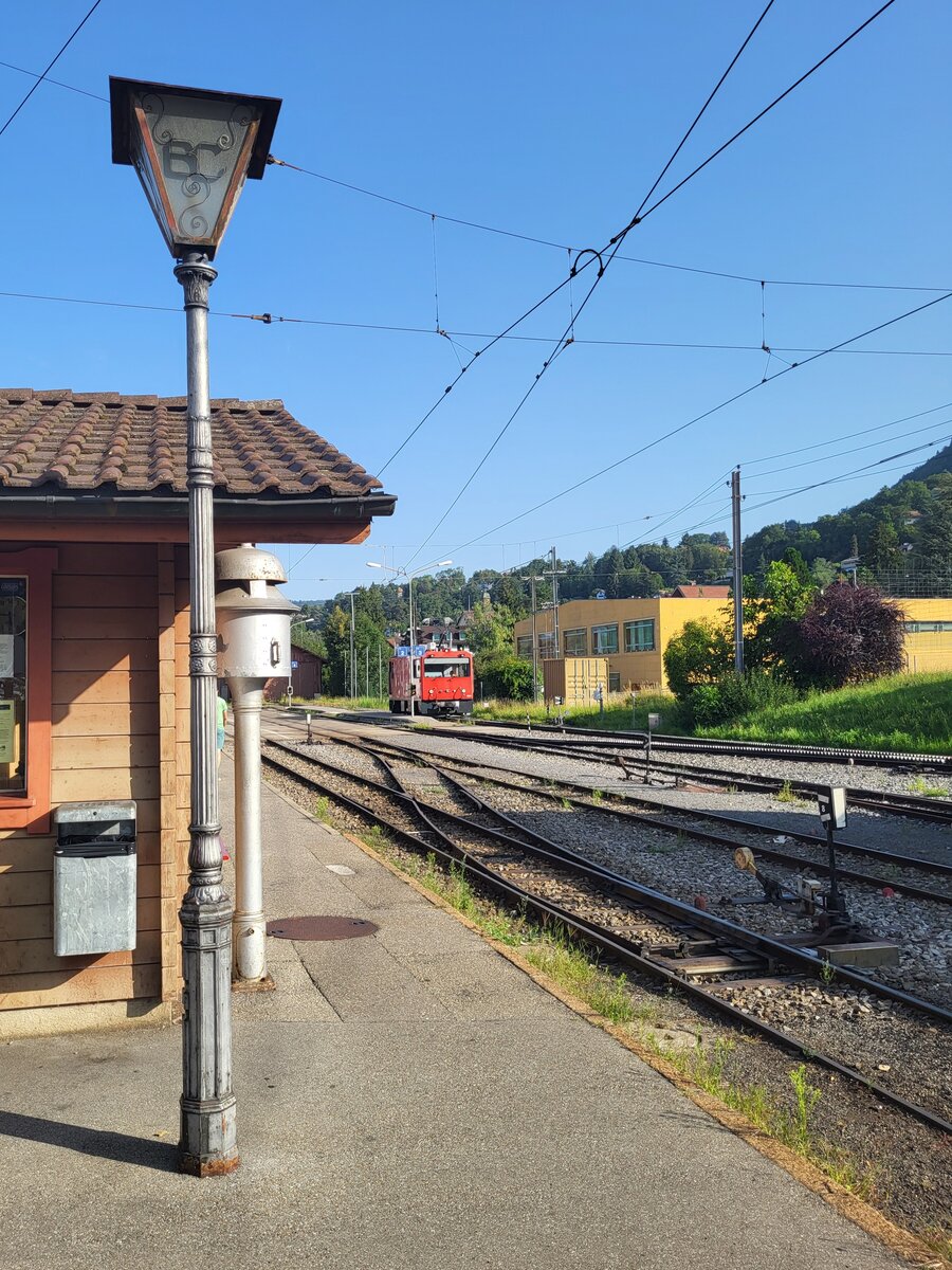 Die (ex CEV/MVR )  MOB HGem 2/2 2501 wartet in Blonay auf die Weiterfahrt  in Richtung  Les Pleiades. 
14. August 2025