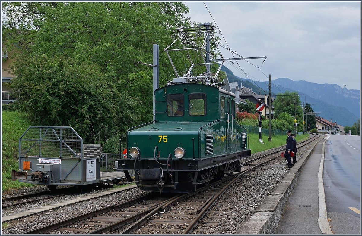 Die +GF+ Ge 4/4 75 der Blonay-Chamby Bahn raniert in Blonay.

28. Juni 2020