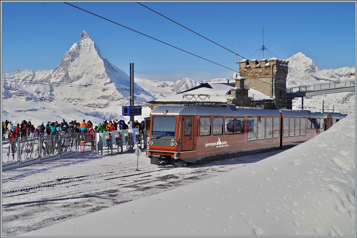 Die Gornergrat Gipfelstation auf 3089 müM mit Sicht auf das Matterhorn.
27. Feb. 2014