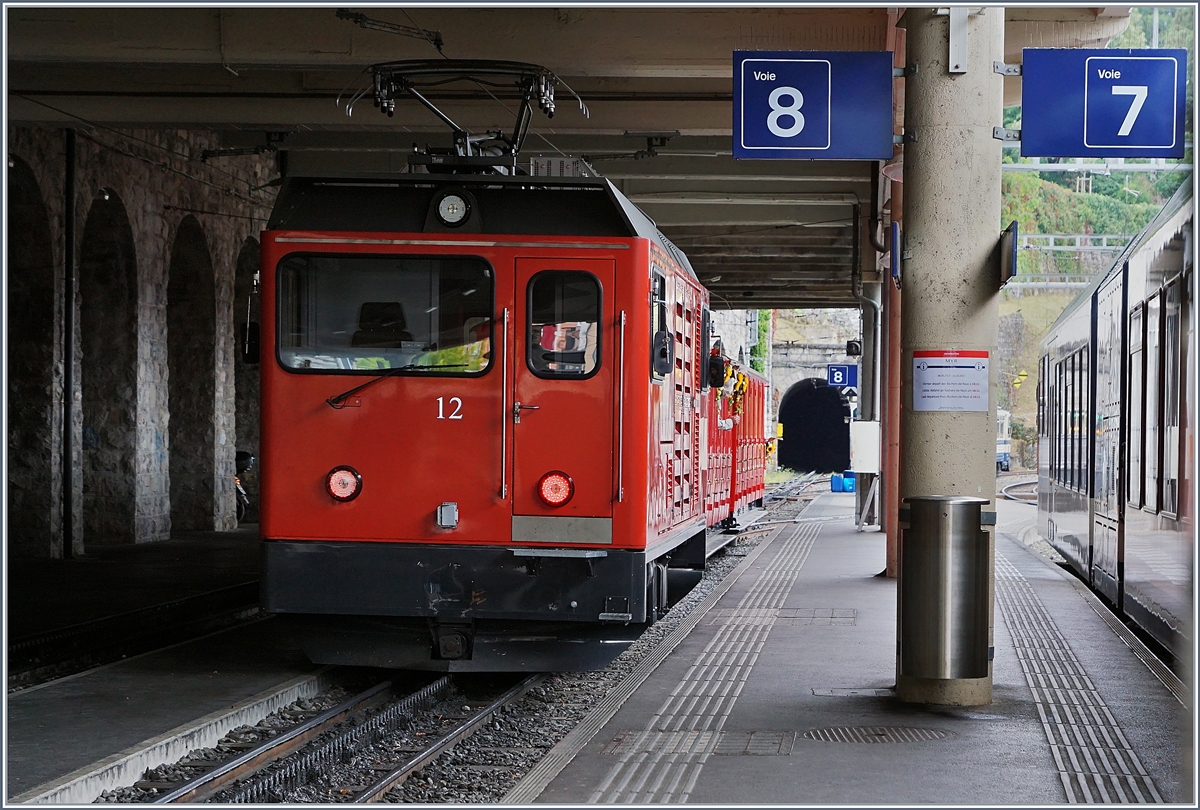 Die Hem 2/2 12 ist mit ihrem  Belle Epoque  Zug in Montreux eingetroffen.
16. Sept. 2017