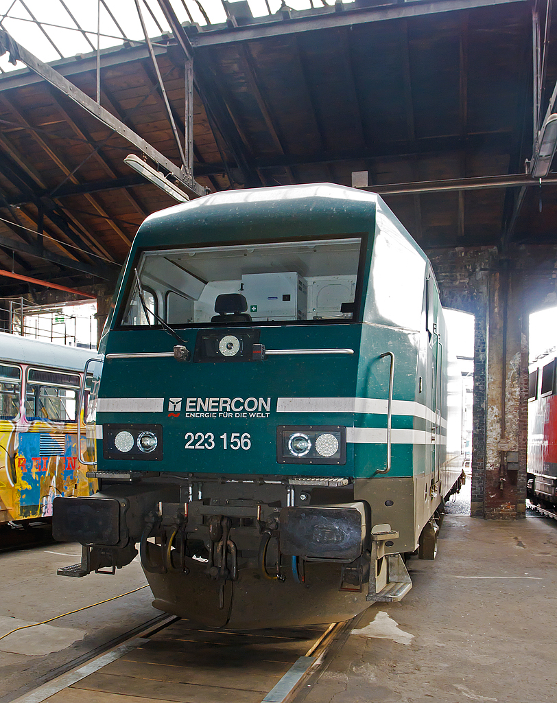 
Die  Herkules   223 156-1 (92 80 1223 156-1 D-EGOO) der Enercon bzw. e.g.o.o. Eisenbahngesellschaft Ostfriesland-Oldenburg mbH in Aurich steht am 16.08.2014 im Siegener Lokschuppen, hier hatte das Südwestfälisches Eisenbahnmuseum das bekannte Lokschuppenfest. 

Die Siemens ER 20 (Eurorunner) wurde 2011 unter der Fabriknummer 21681 gebaut.