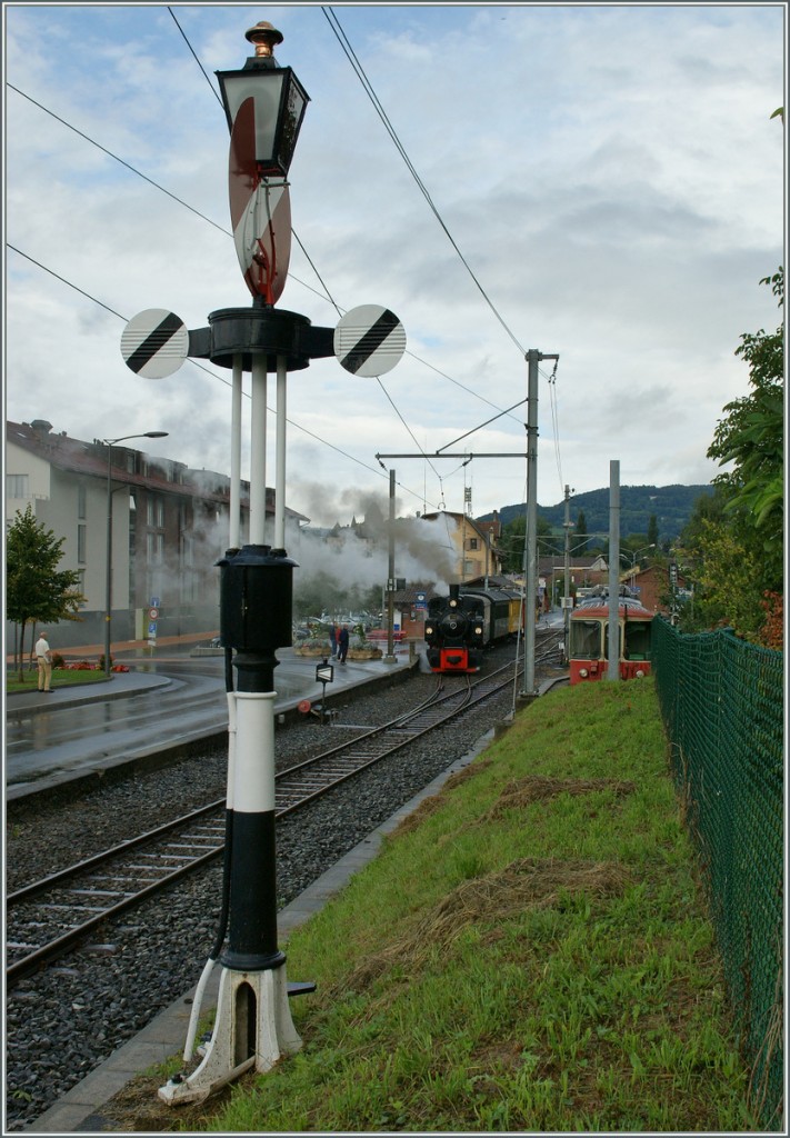 Die Hippsche Wendescheibe hat auf  Freie Fahrt  gedreht, und der Dampfzug kann nun Richtung Chamby dampfen.
8. Sept. 2013