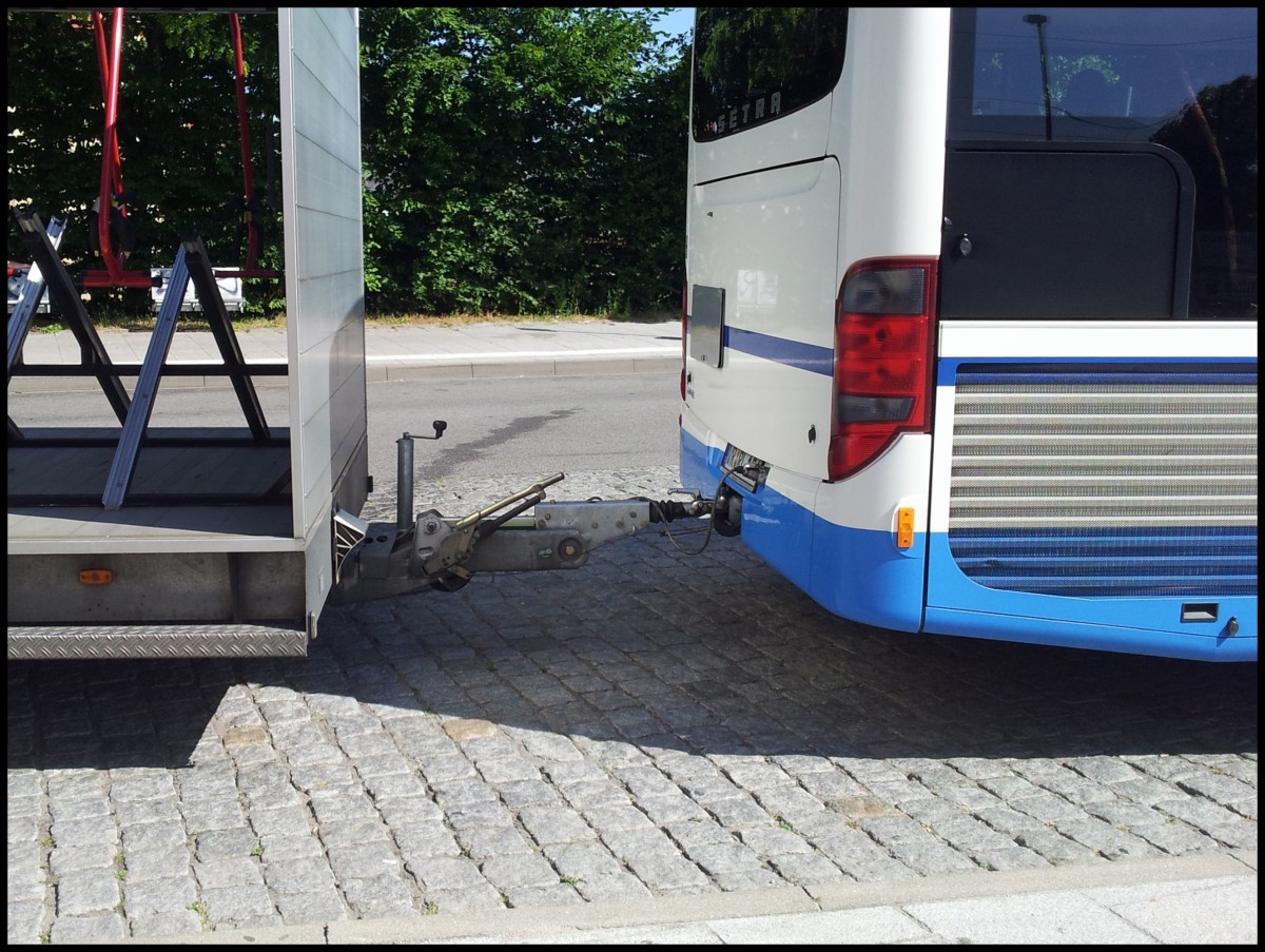 Die Kuplung zwischen H�nger und Setra 415 NF der Kraftverkehrsgesellschaft mbH Ribnitz-Damgarten in Ribnitz-Damgarten.