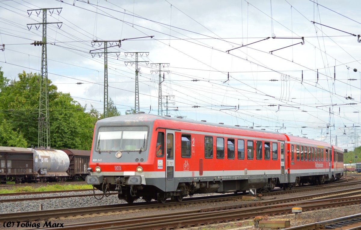 Die letzte Pendelfahrt zum Koblenzer Hbf, bevor die Parade beim Sommerfest 2015 begann. Diese Fahrten machte der 628 245.