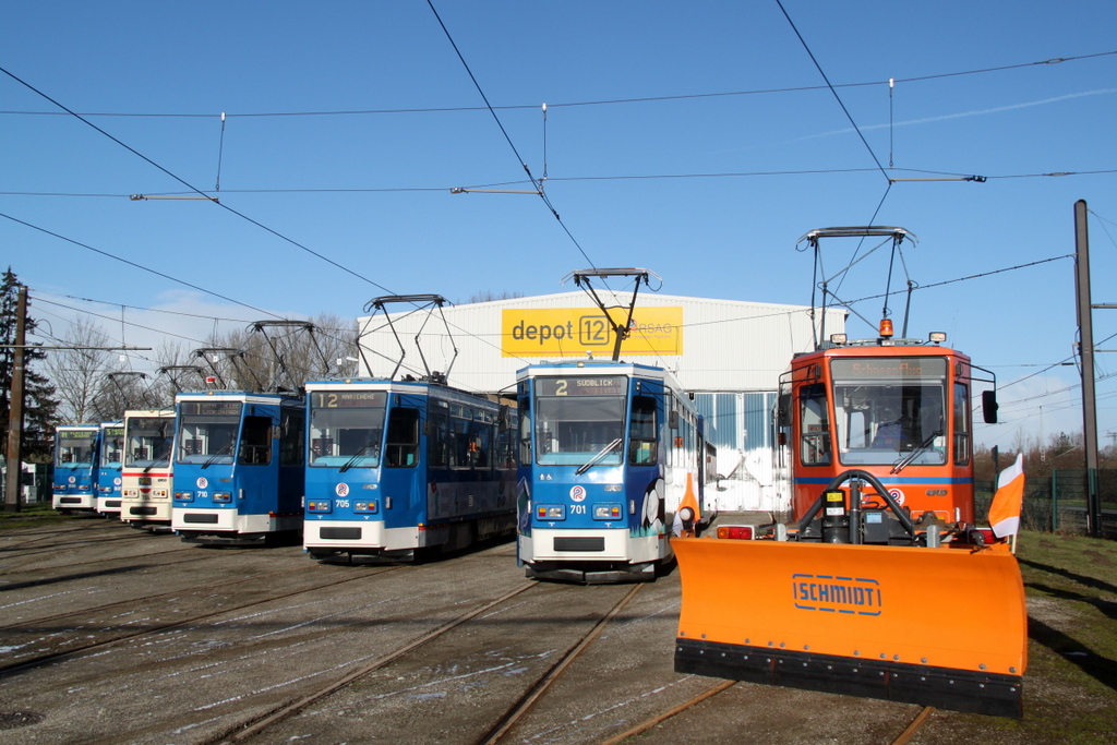 Die letzten Rostocker Tatra-Vertreter am 08.02.2015 in Rostock-Marienhe