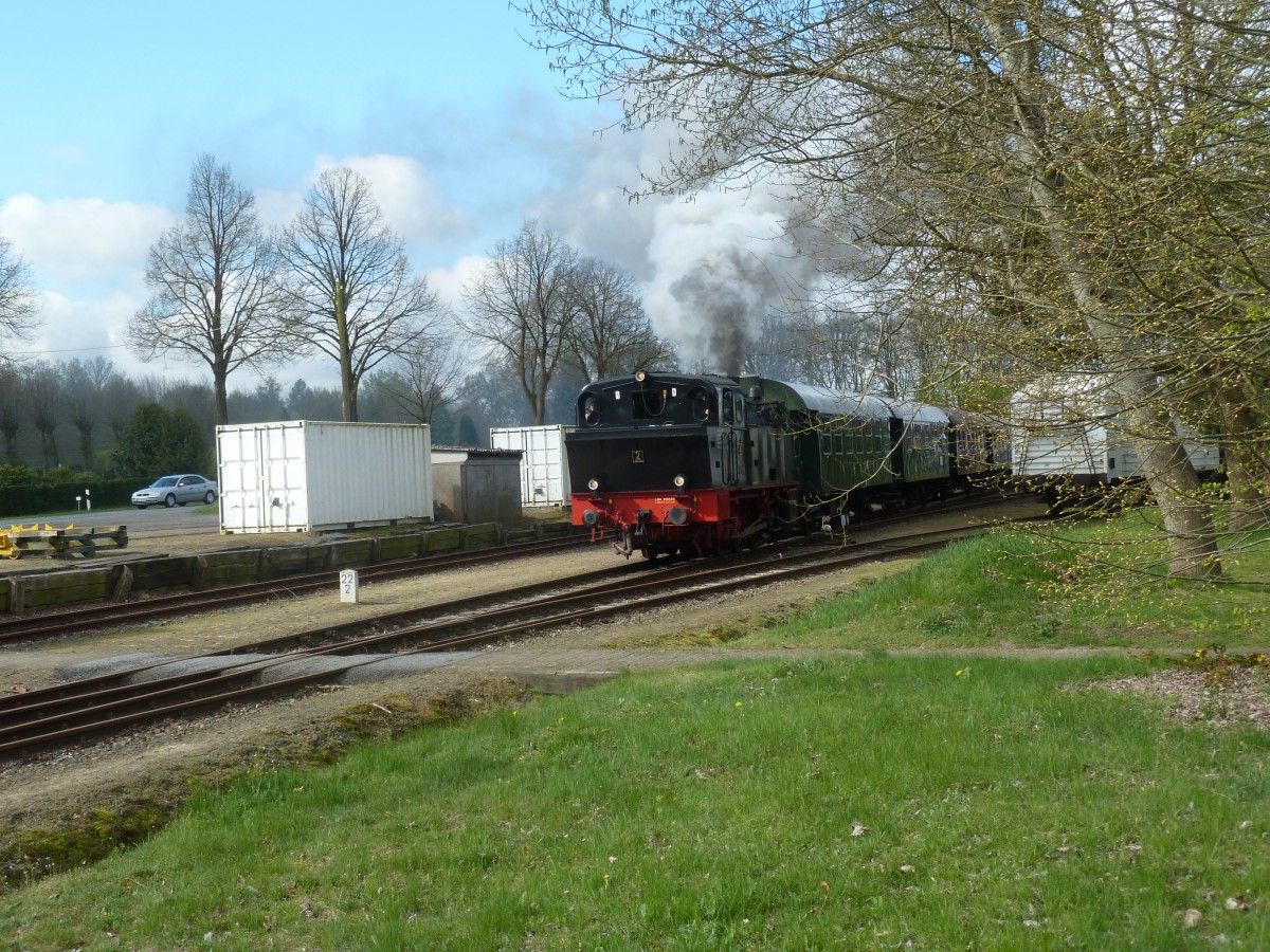 Die Lok Jan Harpstedt bei der Ausfahrt aus Harpstedt in Richtung Delmenhorst am 01.05.2015 