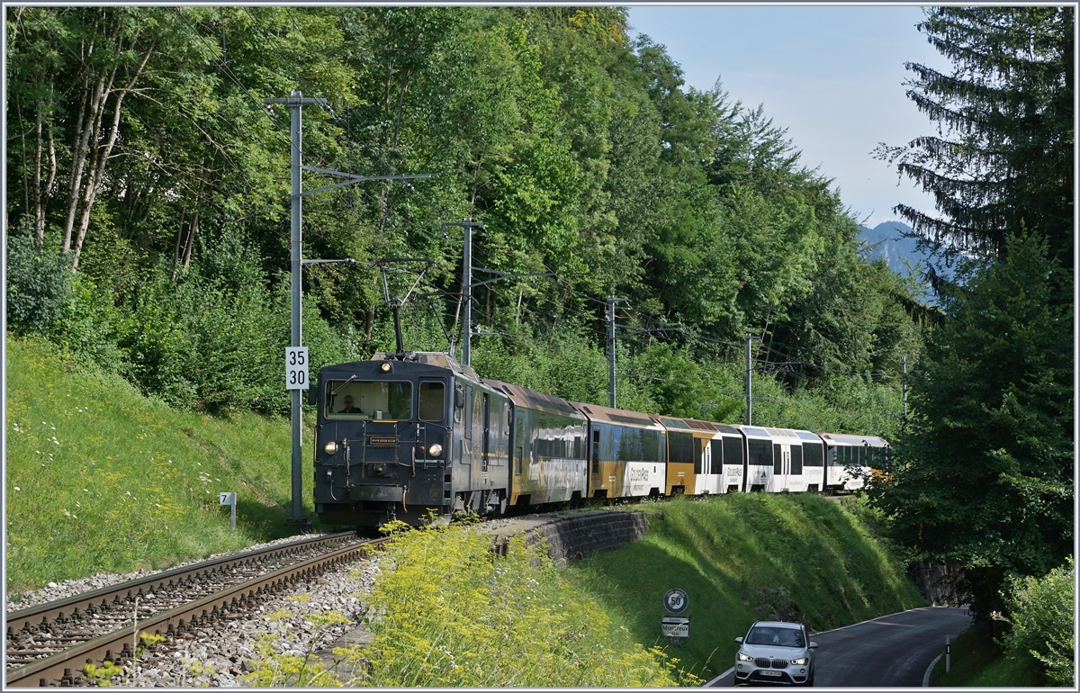 Die MOB GDe 4/4 6002 mit einem Panoramic Express nach Zweisimmen kurz vor Chamby.

25. Juli 2020