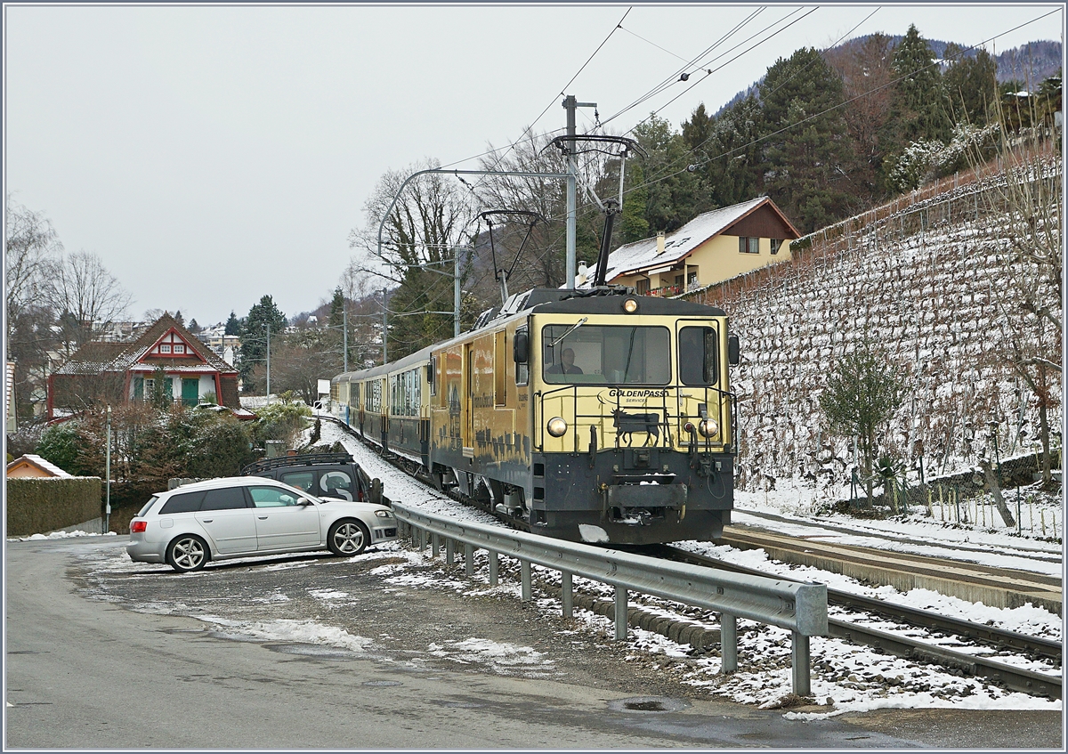 Die MOB GDe 4/4 6003 fährt mit MOB GoldenPass Classic nach Montreux in Plachamp durch. 

29. Dez. 2017 