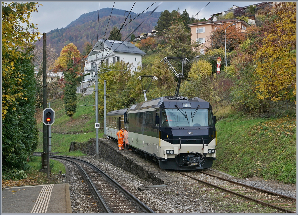 Die MOB Ge 4/4 8001 holt in Fontanivent einen Wagen ab.
6. Nov. 2018