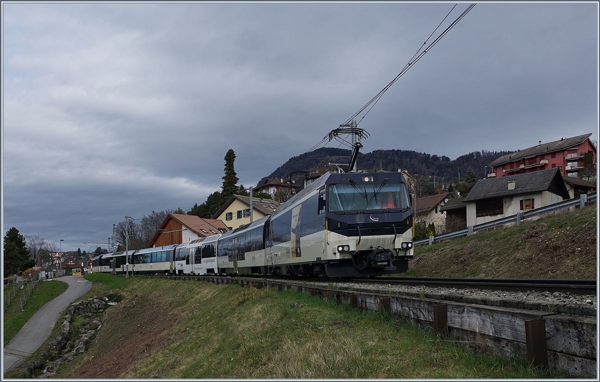 Die MOB Ge 4/4 8001 mit eine Panoramic Express auf der Fahrt von Zweisimmen nach Montreux bei Planchamp. 

12. März 2020