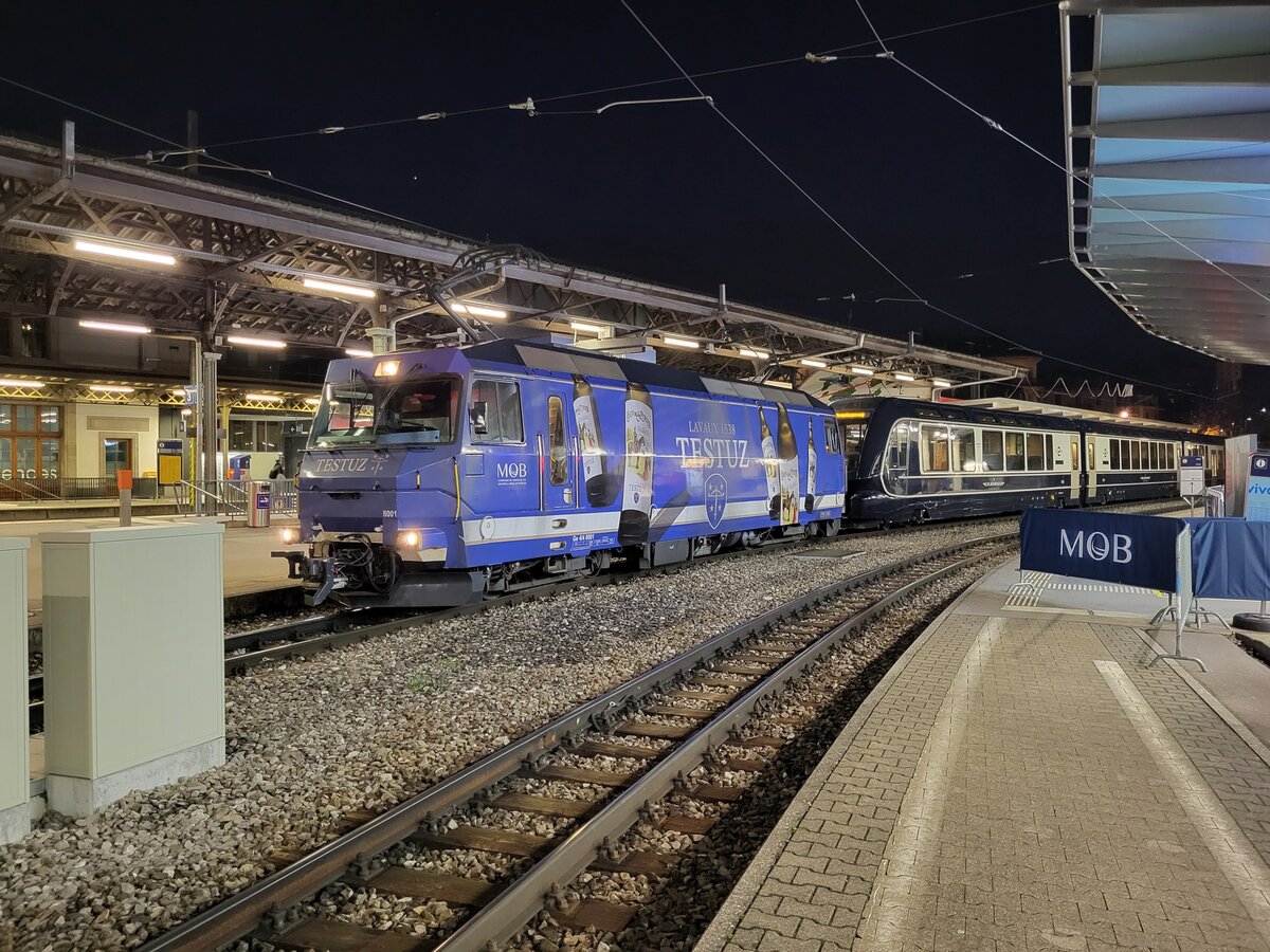 Die MOB Ge 4/4 8001 steht in Montreux mit dem GOLDENPASS EXPRESS  GPX4064 zur Abfahrt nach Interlaken Ost bereit.
30. Nov 2024