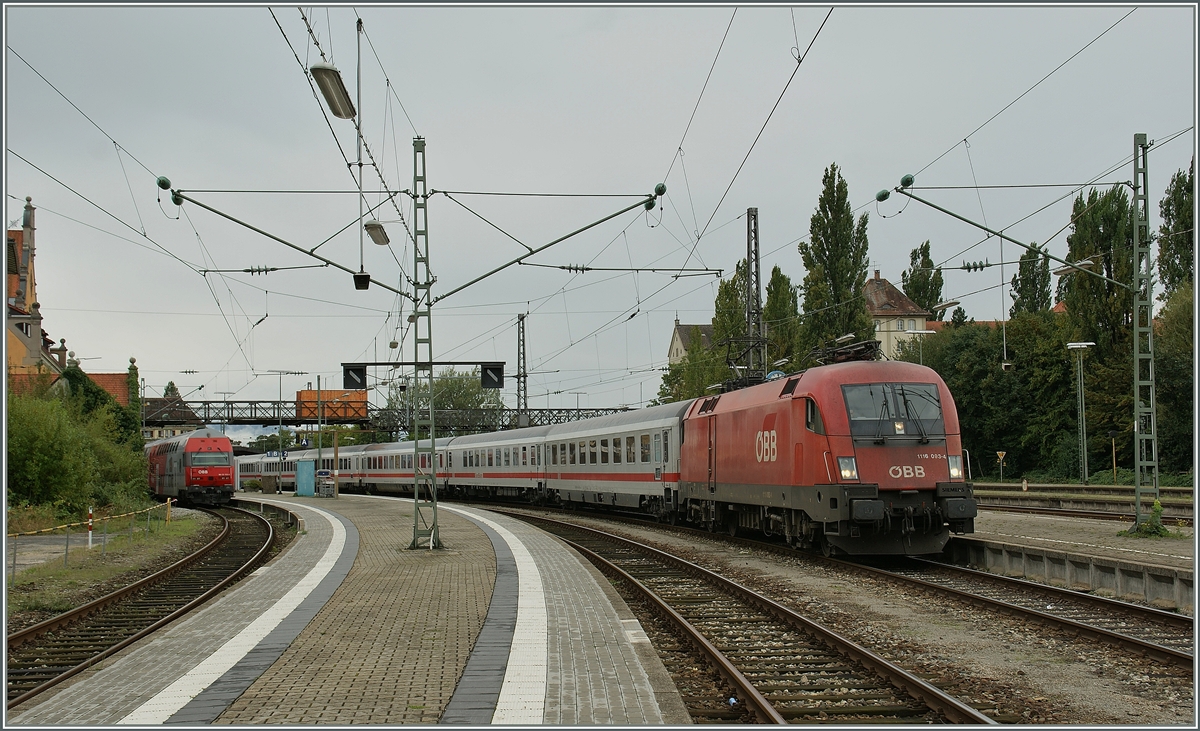 Die ÖBB 1116 093-4 hat in Lindau den IC Münster - Innsbruck übernommen.
19. Sept. 2011