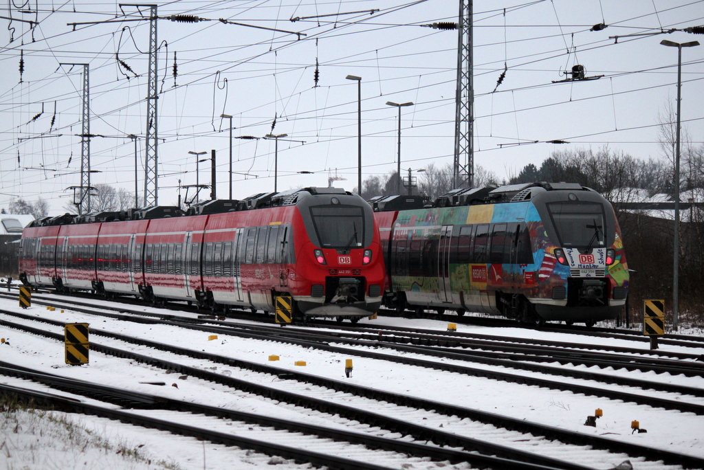 Die Ostseehamster 442 351-3 und 442 354-7 hatten am 07.02.2015 im Rostocker Hbf frei.