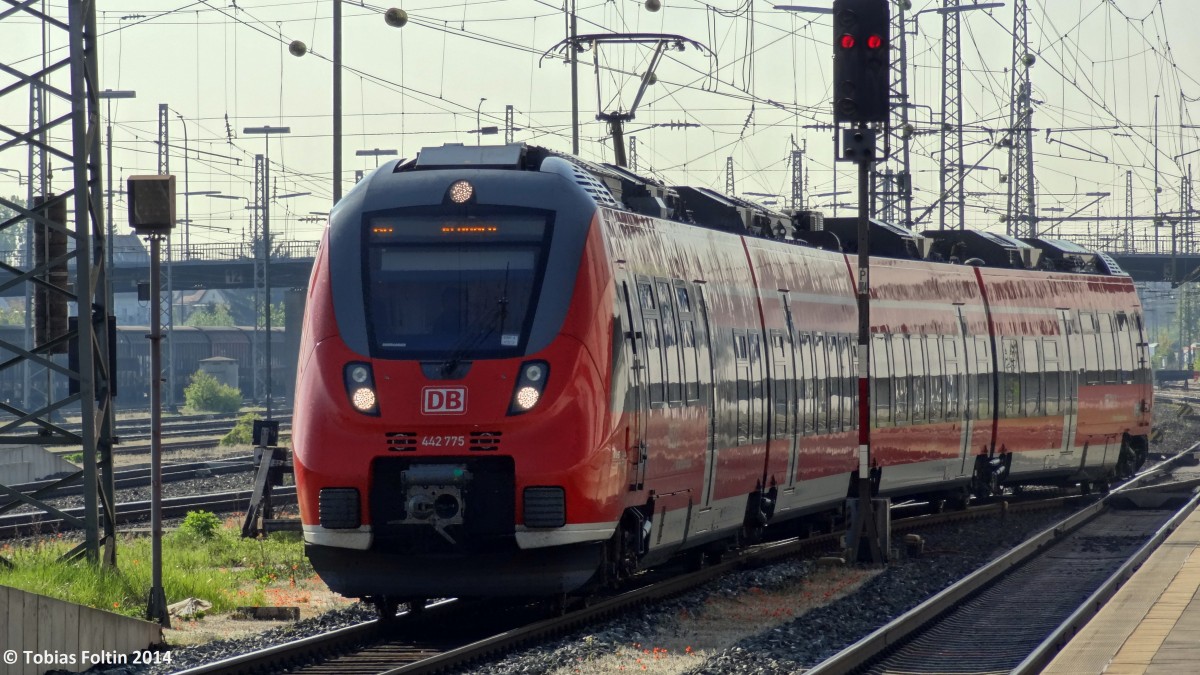 Die RB nach Kronach wird bereitgestellt.
Aufgenommen in Bamberg im April 2014.