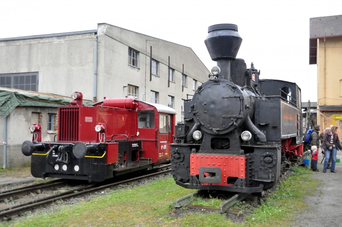 Die rum�nische Botschafterlok CFF 764 449 und die K�f 6759 von Jung Nr. 13197 Baujahr 1960 im Bahnpark Augsburg am 25.10.2009.