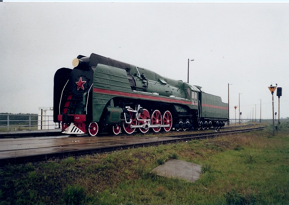 Die russische P36 0123 nach ihrer Ankunft aus Russland im August 2000 im Fährhafen Mukran.