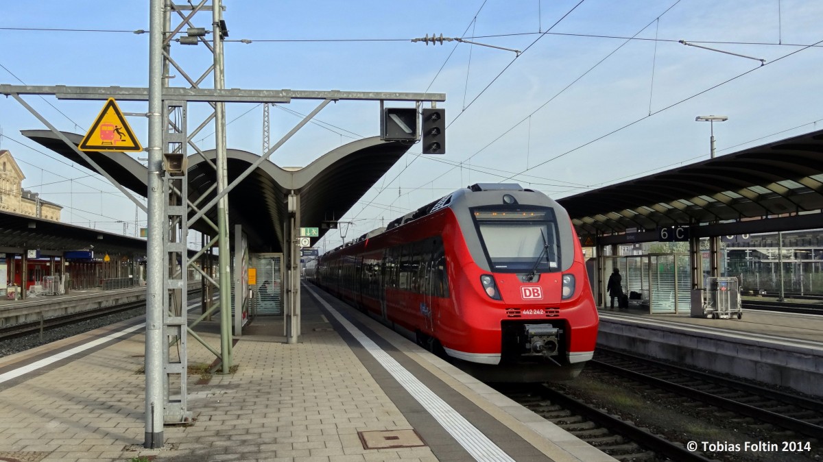 Die S1 aus Erlangen ist soeben in Bamberg angekommen.
Aufgenommen im März 2014.