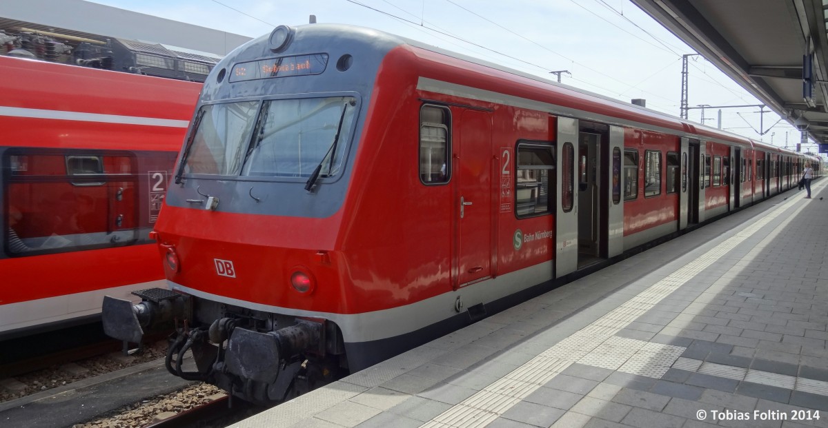 Die S2 nach Schwabach ist soeben in N�rnberg Hbf am Gleis 1 eingetroffen.
Aufgenommen im Mai 2014.