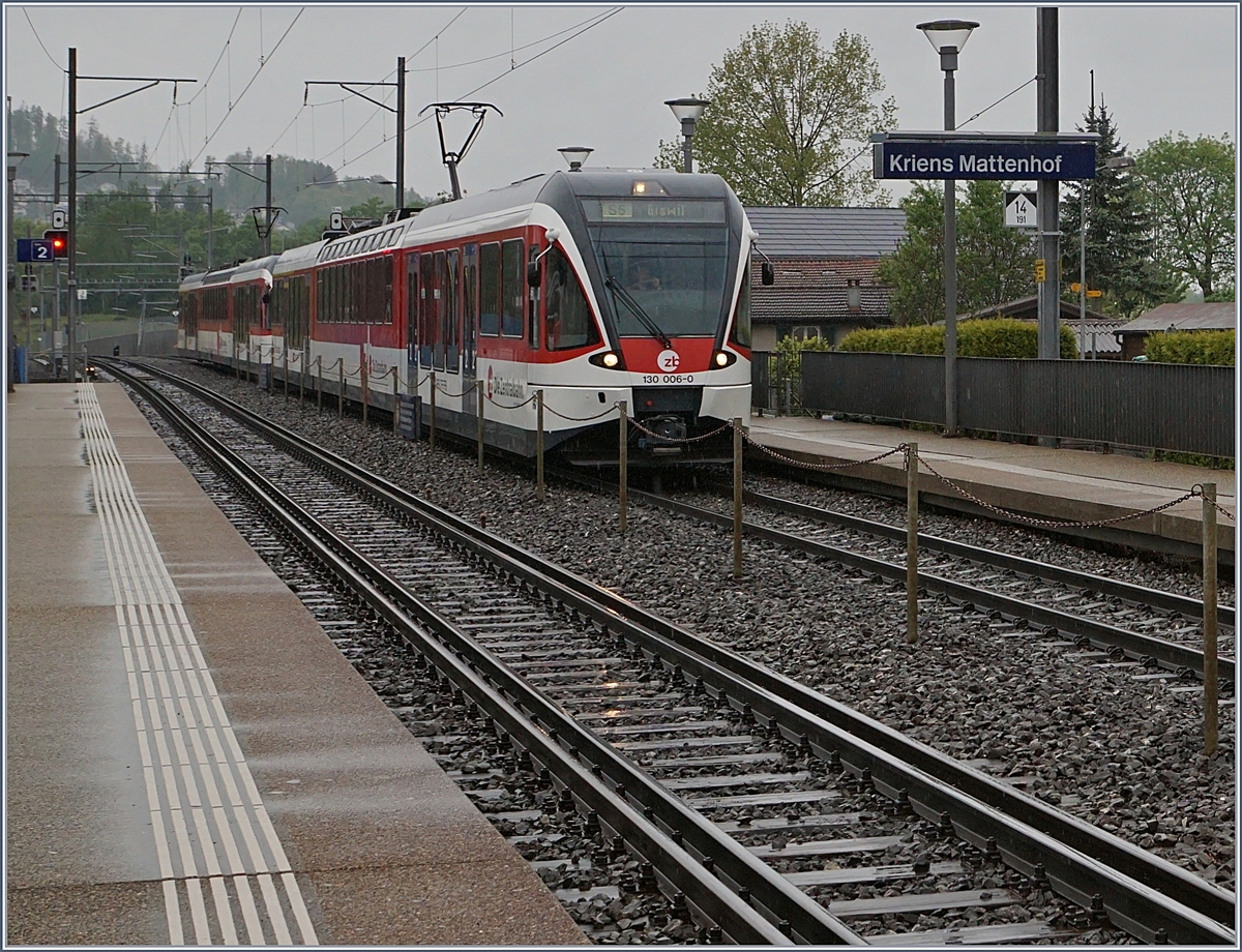 Die S5 nach Giswil mit dem ABe 4/8 (130 006-0) und einem weitern erreichen Kriens Mattenhof.
6. Mai 2017