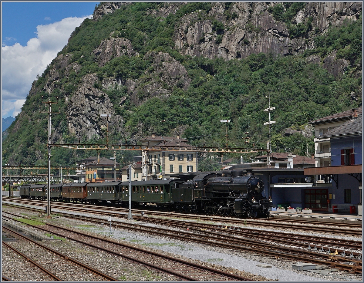 Die SBB C 5/6 2978  Elefant  erreicht Bodio.
28. Juli 2016