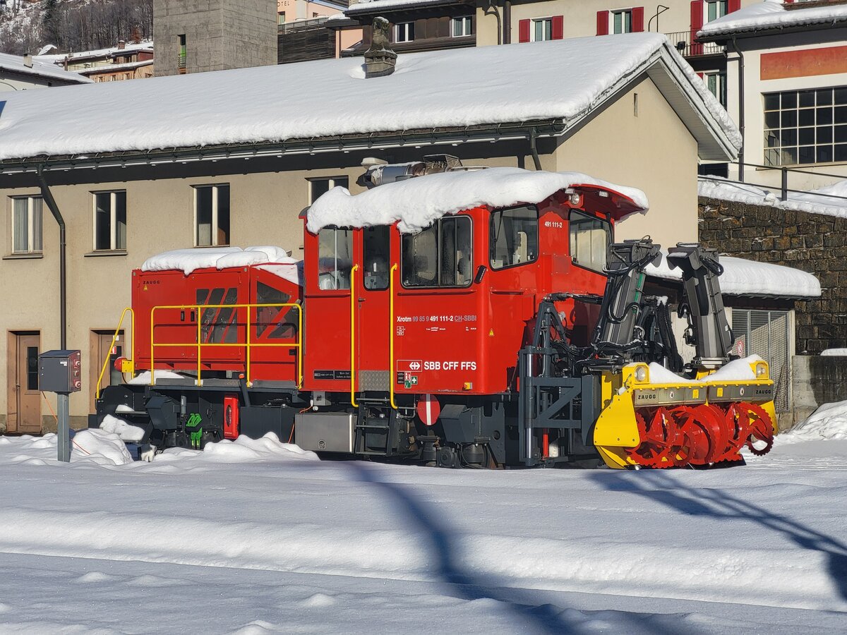 Die SBB FFS Xrotm 491 111 steht etwas verschneit im Bahnhof von Airolo.
21. Jan. 2025