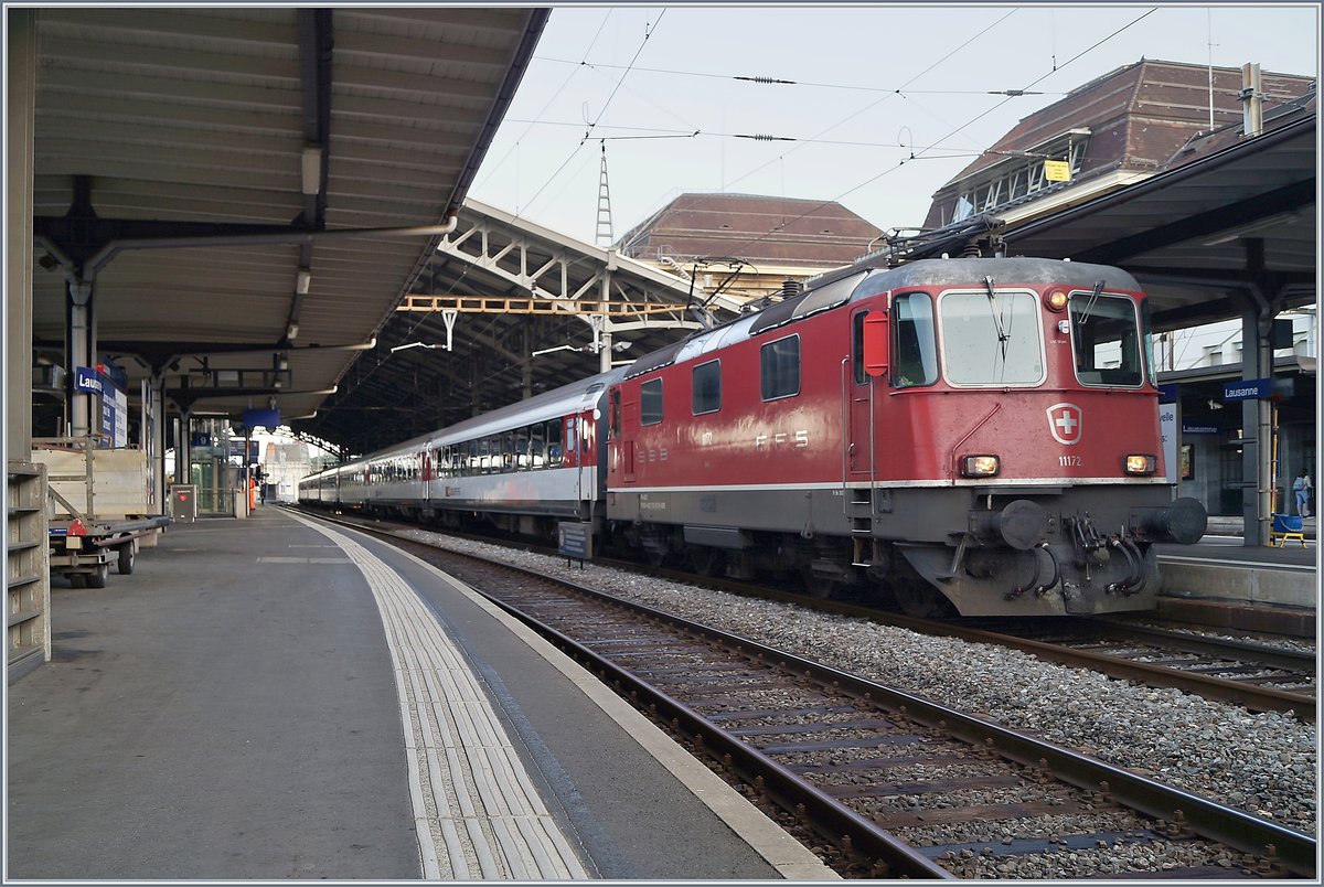 Die SBB Re 4/4 II 11172 ist mit ihrem IR von Neuchâtel in Lausanne eingetroffen. 

29. Juli 2019 