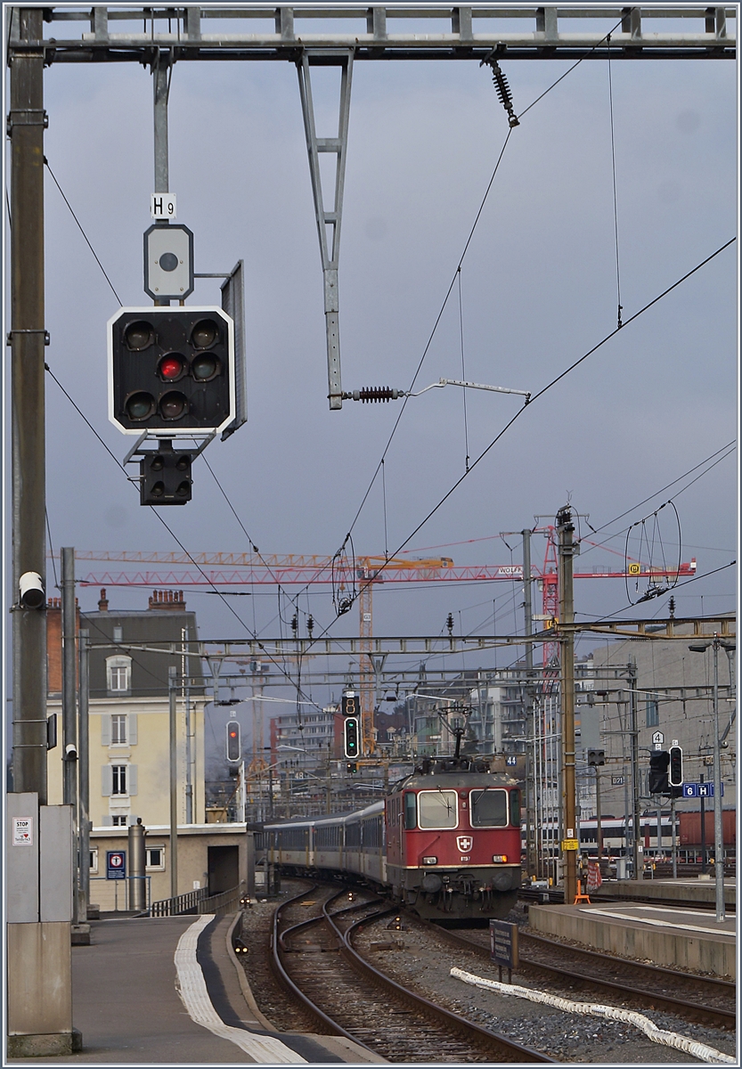 Die SBB Re 4/4 II 11197 (und 11194) verlassen mit ihrem Dispozug Lausanne. 

25. Jan. 2020