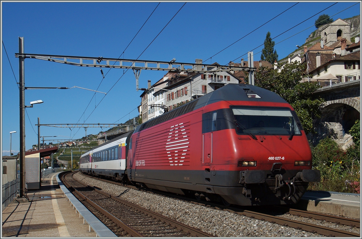 Die  SBB Re 460 027-6 mit einem IR bei St-Saphorin.
4 Okt. 2015