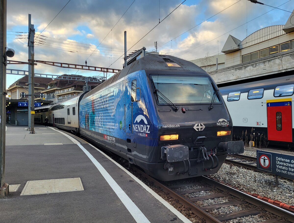 Die SBB Re 460 078 ist mit ihrem IR 90 in Lausanne zur Abfahrt nach Brig bereit.

20. Nov. 2024