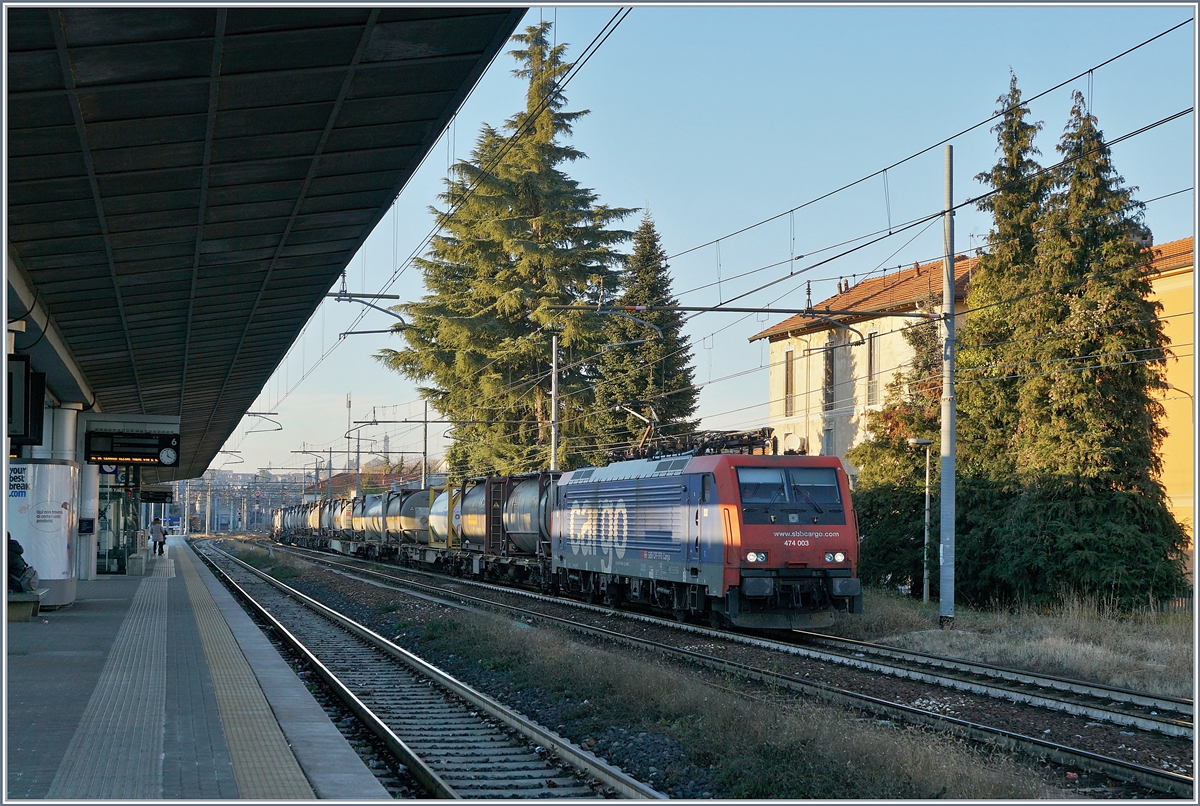 Die SBB Re 474 003 erreicht mit einem Güterzug Gallarate.
5. Jan. 2019