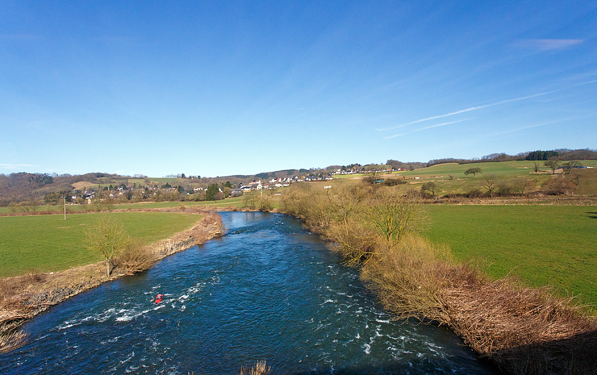 
Die Sieg bei Blankenberg am 08.03.2015, aufgenommen aus den Zug (RE 9 - Rhein-Sieg-Express).