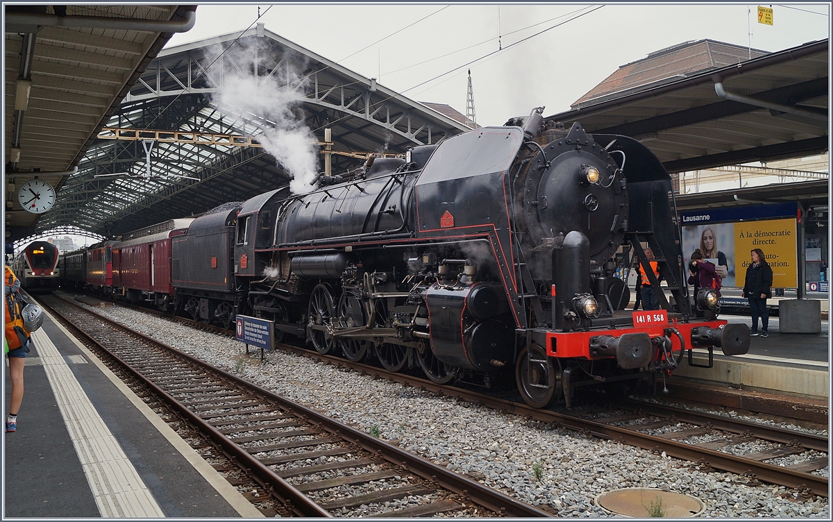 Die SNCF  141 R 568 auf ihrer  Herbstfarht  beim Halt in Lausanne.
20. Okt 2018