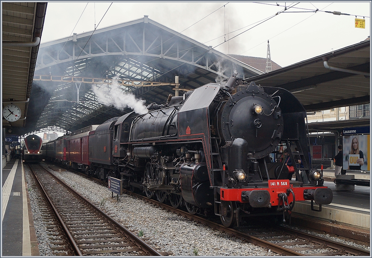 Die SNCF 141 R 568 beim Halt in Lausanne auf ihrer Herbstfahrt von Vallorbe nach Romont, weiter via Fribourg nach Payerne und über Lausanne zurück nach Vallorbe. 
20. Okt. 2018