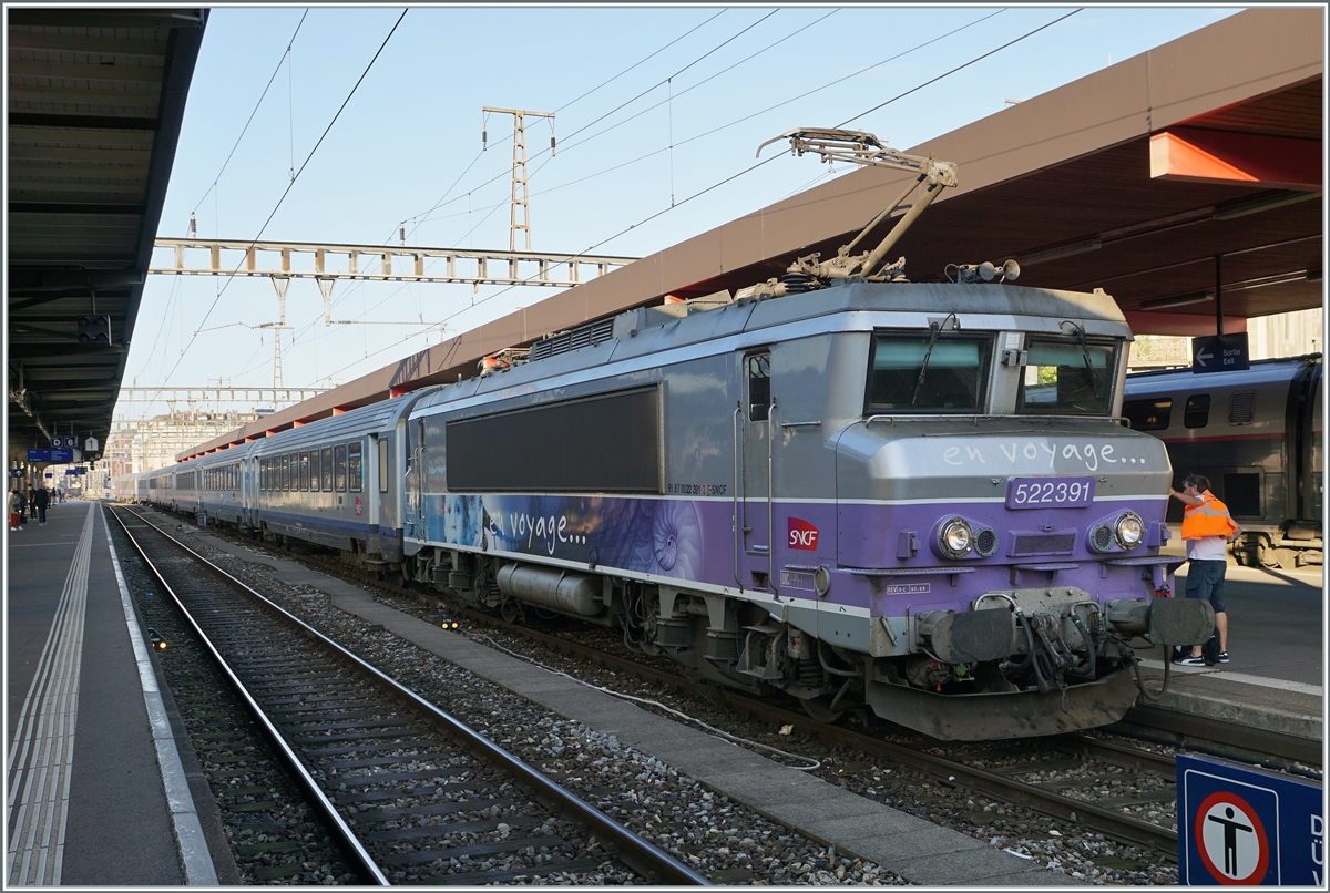 Die SNCF BB 22391 ist mit ihrem TER von Lyon an ihrm Ziel in Genève angekommen.

2. August 2021