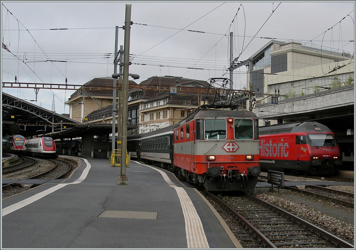Die  Swiss-Express  Re 4/4 II 11108 in Lausanne.
16.10.2013 