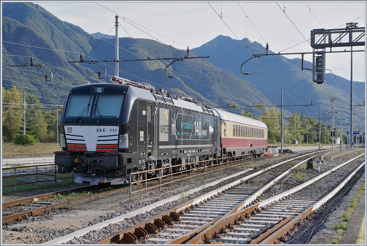 Die Vectron X4-E-711 (UIC 91 80 6193 711-6 D-DISPO)  140 Jahre E-Lok  in Domodossola. 

10. Okt. 2019