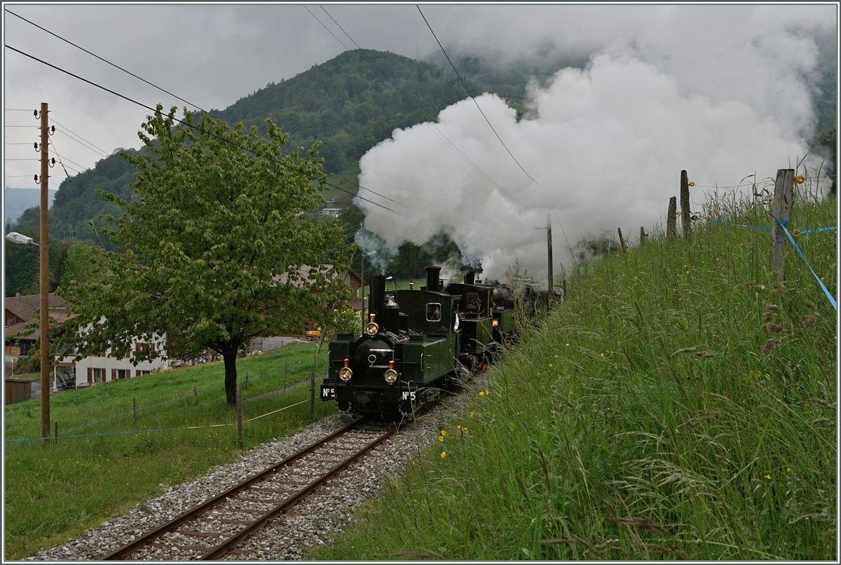 Die vier (!) Blonay-Chamby Dampfloks machen kurz vor Cornaux mächtig Dampf.
14. Mai 2016
