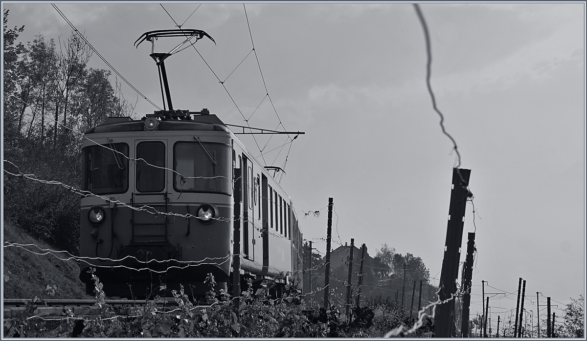 Die Zeit der formschönen und lange Zeit typischen MOB ABDe 8/8 neigt sich leider dem Ende entgegen; Grund genug, die letzten Einsätze noch im Bild festzuhalten: Der ABDe 8/8 4002 VAUD kurz vor Planchamp.
6. Nov. 2018