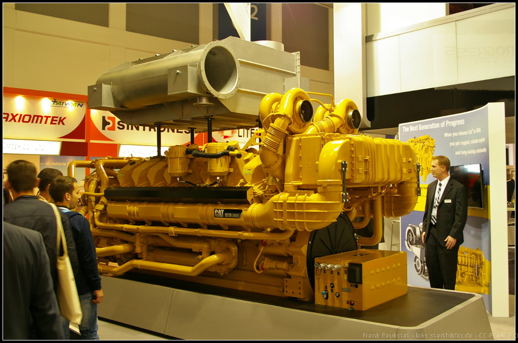 Diesel Engine Caterpillar C175-16 ACERT.

Bei dem Dieselmotor handelt es sich um eine Neuentwicklung mit ACERT(tm)-Kerntechnologie f�r den Einbau in Schiffen. Bei dem Motor handelt es sich um einen V-16-Viertakt-Diesel mit einer Leistung von 2082 kW udn einem Hubraum von 84.67 Liter. Ausgestellt war der Motor auf dem Messestand von Caterpillar w�hrend der InnoTrans 2014 in Berlin.

Webseite Hersteller (deutsch): http://www.cat.com/de_DE/products/new/power-systems/marine-power-systems/commercial-propulsion-engines/18385954.html
