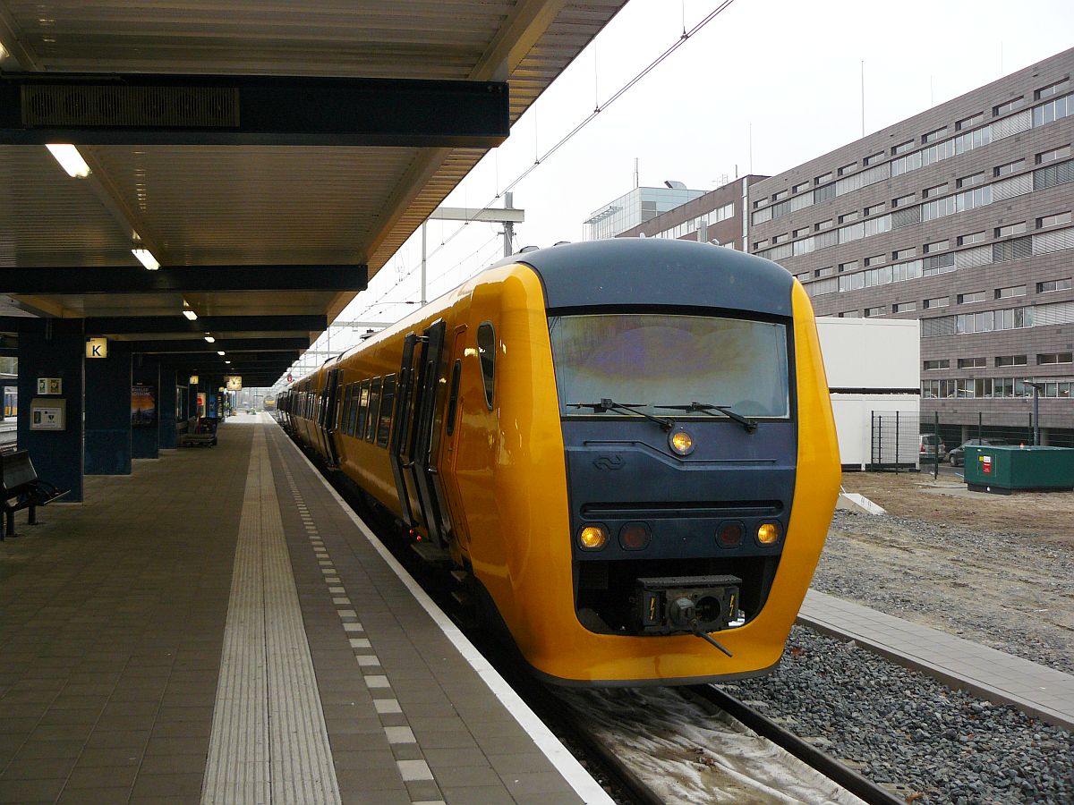 DM90 TW 3427 auf Gleis 4 in Enschede am 28-11-2013.

DM90 treinstel 3427 spoor 4 Enschede 28-11-2013.