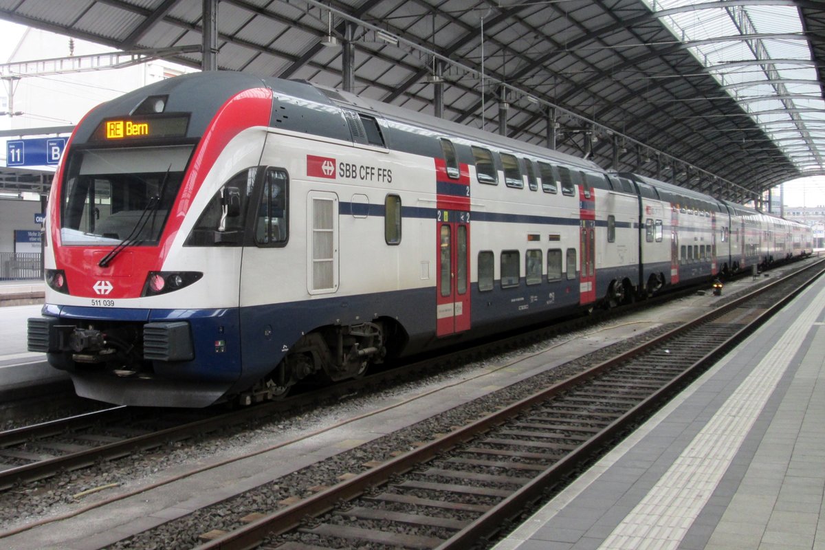 Doppelstockiger Flirt 511 039 steht in Olten am 24 M�rz 2017.