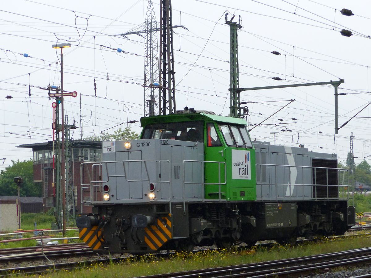 Duisport Rail Diesellok 275 021-4 Gterbahnhof Oberhausen West 18-05-2017.


Duisport Rail dieselloc 275 021-4 goederenstation Oberhausen West 18-05-2017.