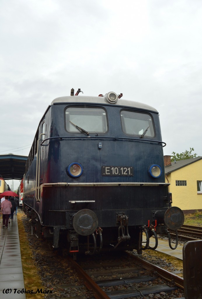 E 10 121 war am 13.06.2015 im Außenbereich des DB Museum Koblenz beim Sommerfest abgestellt.