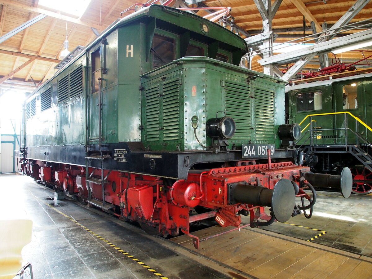 E 44  244 051-9 in der Bahnwelt Freilassing am 01.09.2019.